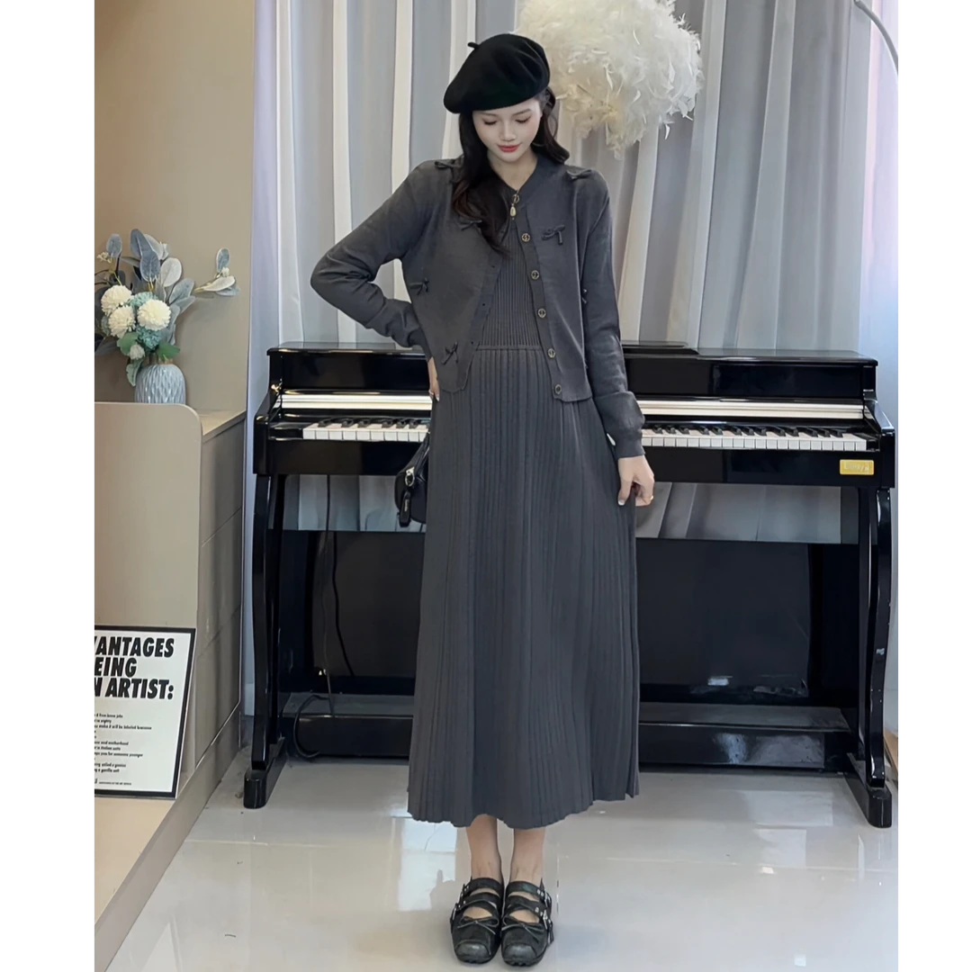 圈圈「银川古堡」2025秋冬新款孕妇连衣裙小香风开衫小香风两件套女