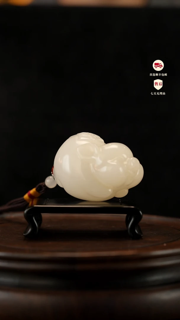 云南石荔枝白雕刻：飞天小猪