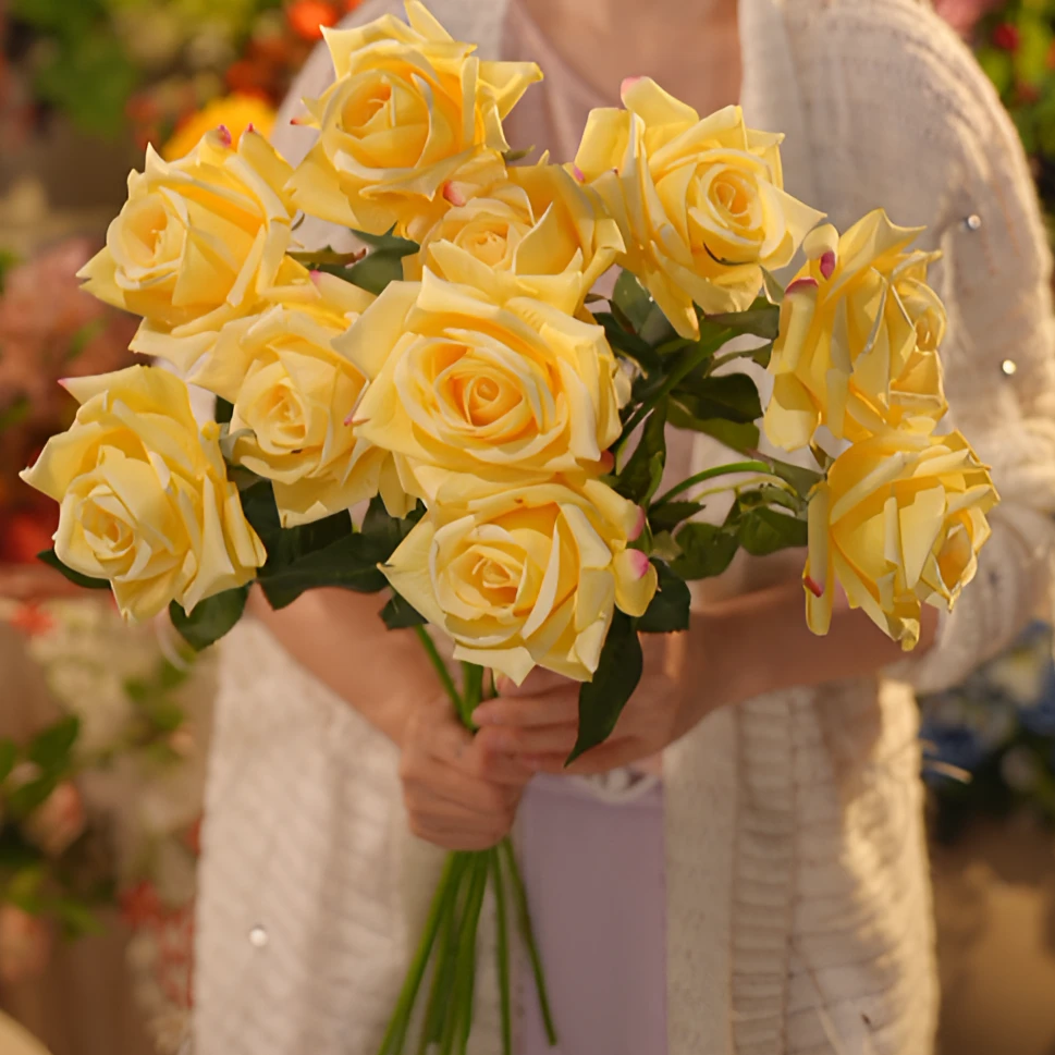 金枝玉叶 黄玫瑰 新款 手感保湿玫瑰花 餐桌花 客厅花 高端仿真花