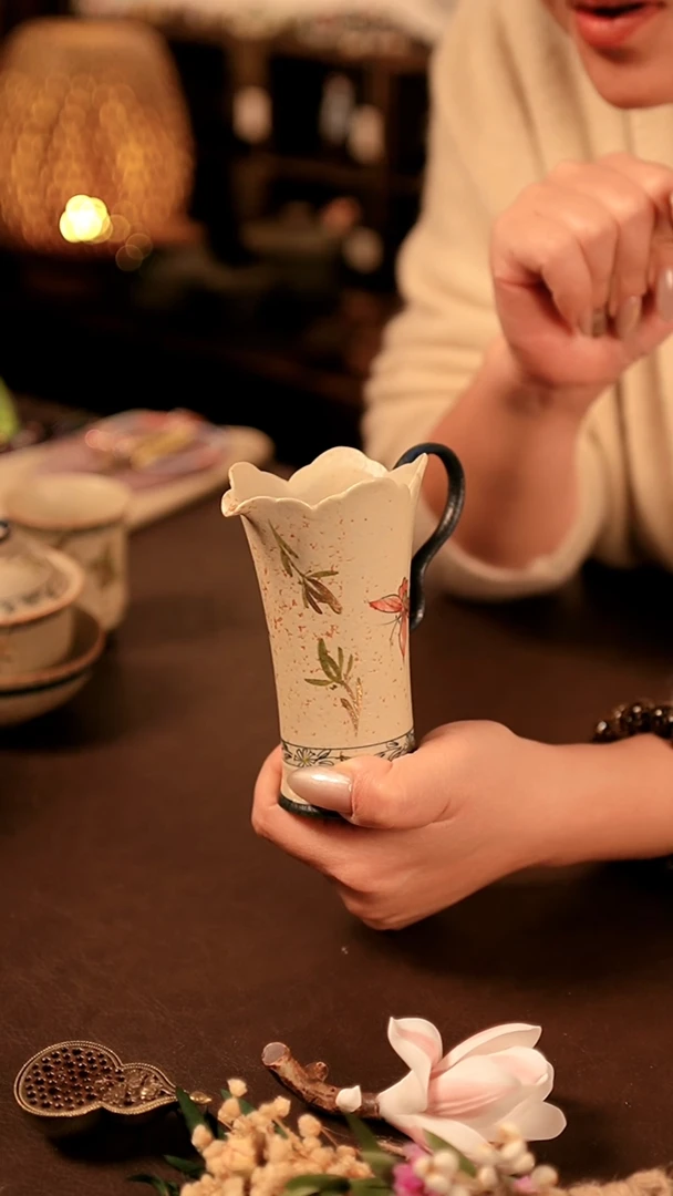 【闪购商品】闪购冲冲冲 青花蝴蝶兰花公道杯