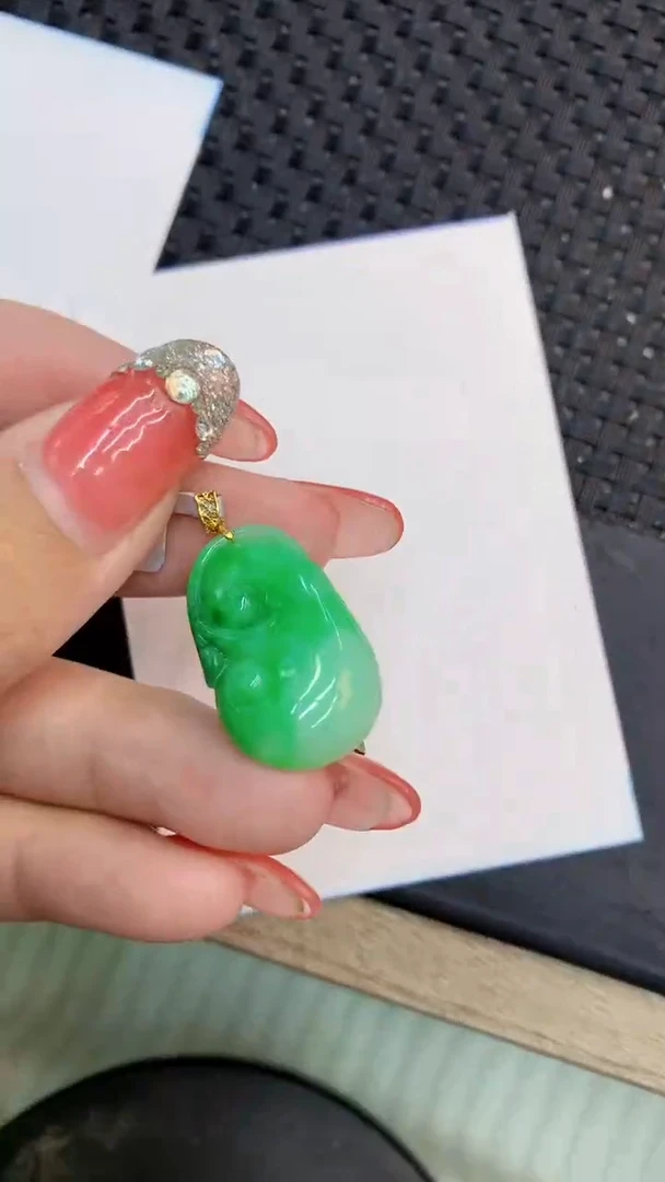 颈饰18K金镶嵌翡翠1