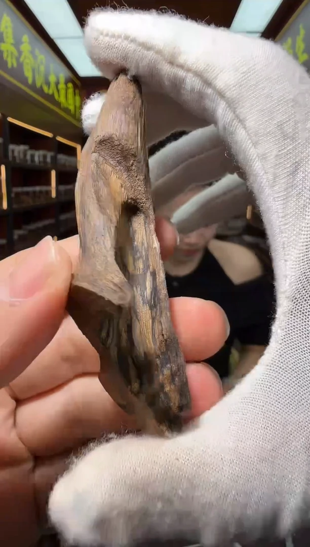 沉香吊坠47号香港多样性发一