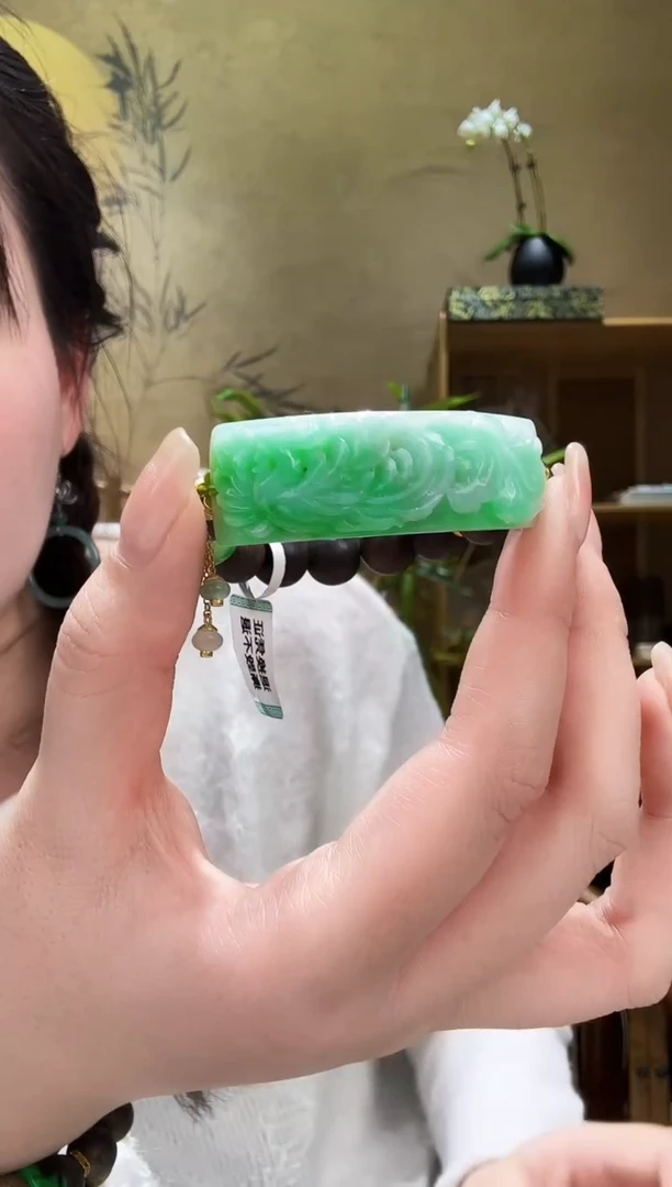 颈饰未镶嵌翡翠手牌