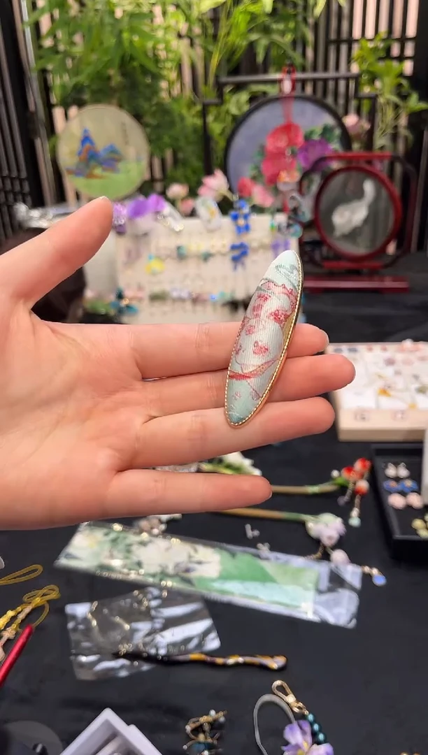 织绣?****?非遗苏绣手工饰品