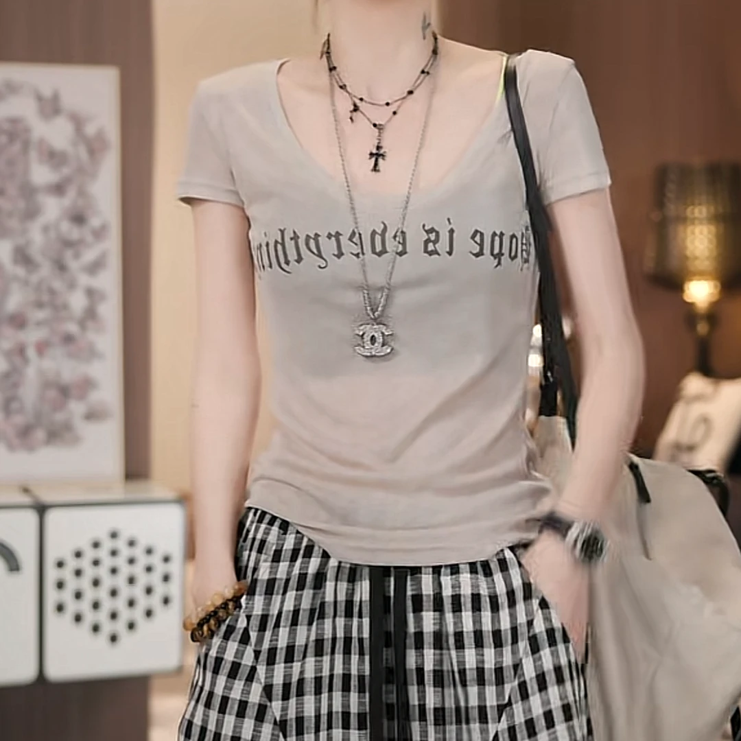 设计感时尚气质收腰显瘦短袖T恤女2025夏季新款小众印花通勤上衣