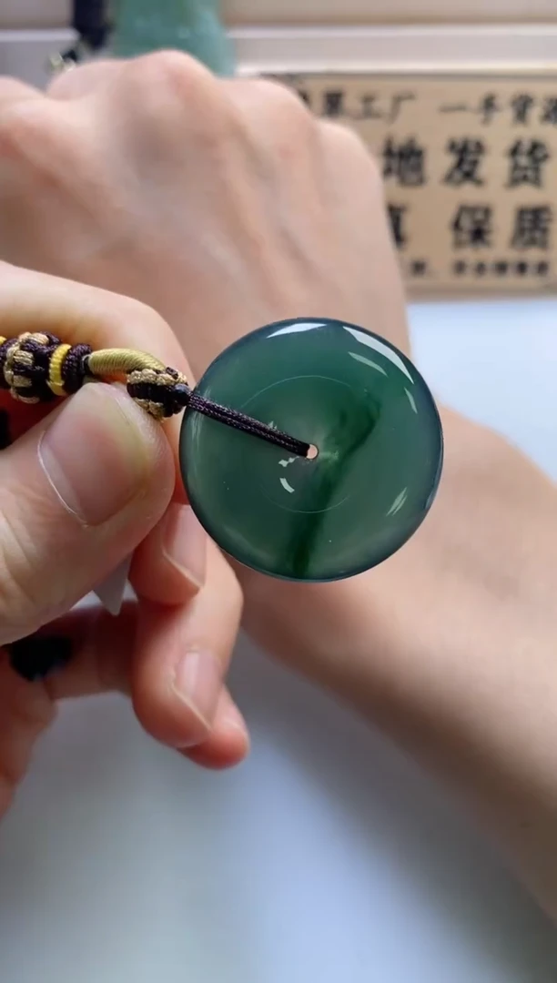 颈饰未镶嵌翡翠