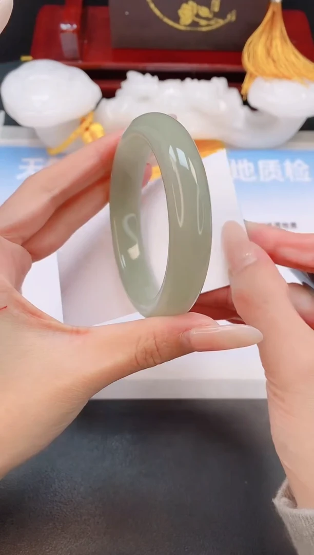 未镶嵌手镯石英质玉31L18-56