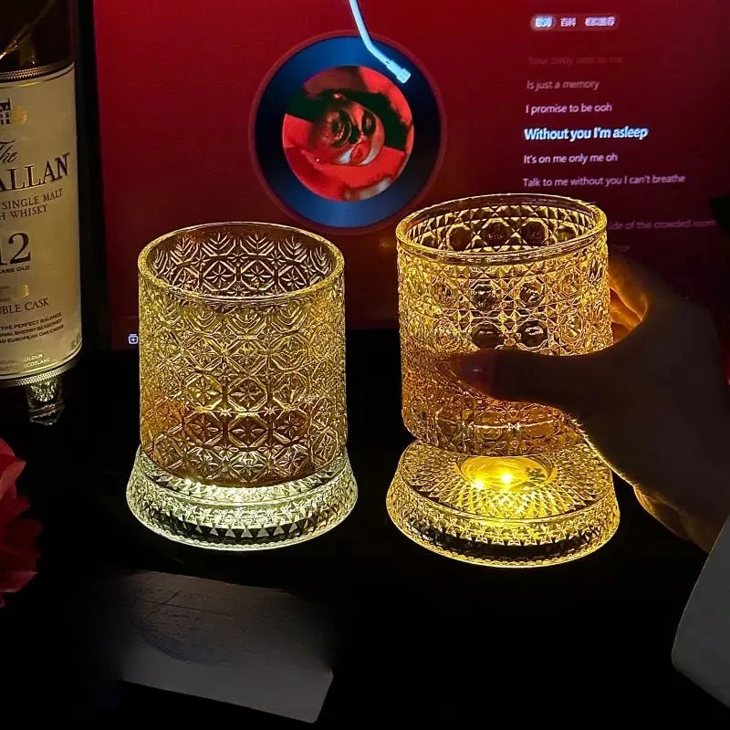 【带发光杯垫】发光旋转威士忌酒杯高颜值转转解压洋酒杯不倒翁C694