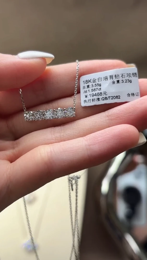18K金镶嵌项链实验室培育钻石项链