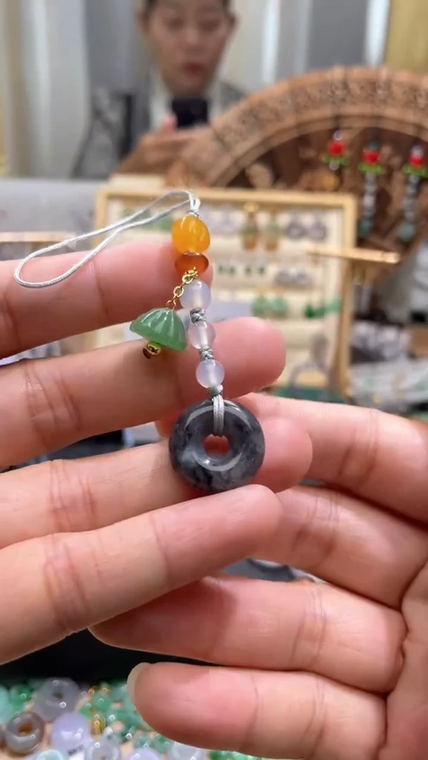 【闪购商品】翡翠颈饰未镶嵌甜甜圈手机挂