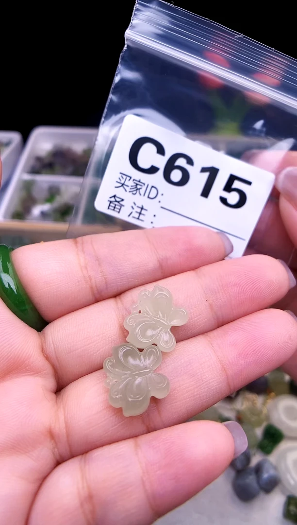 颈饰未镶嵌和田玉 一对