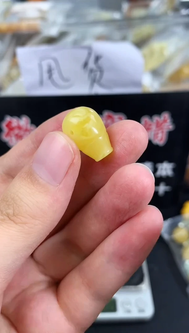 蜜蜡未镶嵌珠宝奇石113
