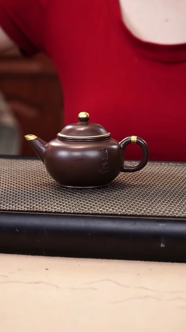 茶壶紫砂四号井茄皮紫泥描金自在水平150cc