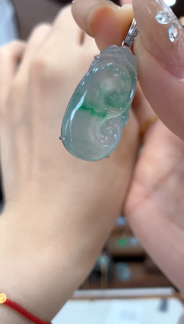 【闪购商品】翡翠吊坠(不含链)18K金镶嵌如意