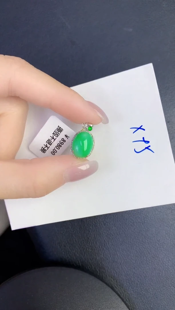 颈饰18K金镶嵌翡翠缅甸天然翡翠A货