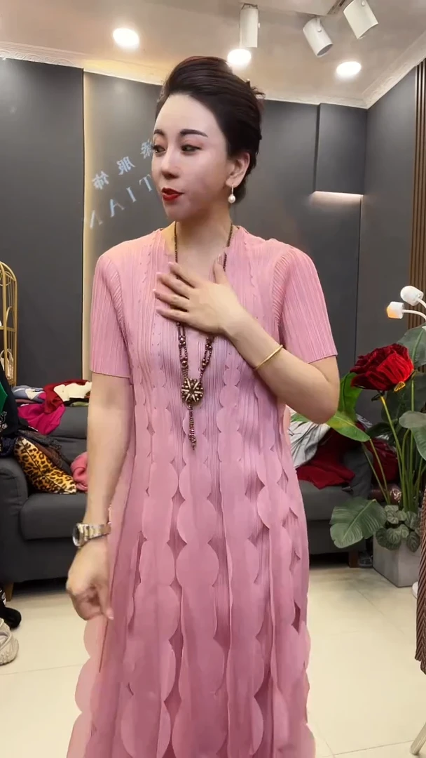 聚酯纤维（涤纶）粉色 花瓣裙