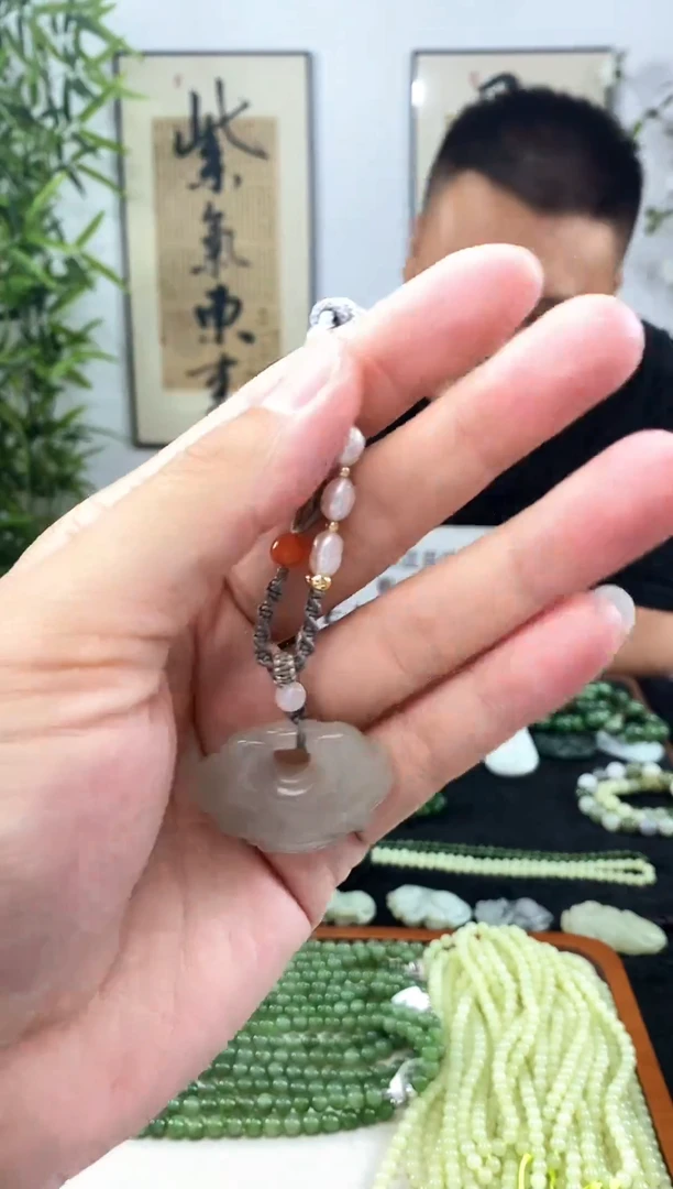 和田玉未镶嵌颈饰1