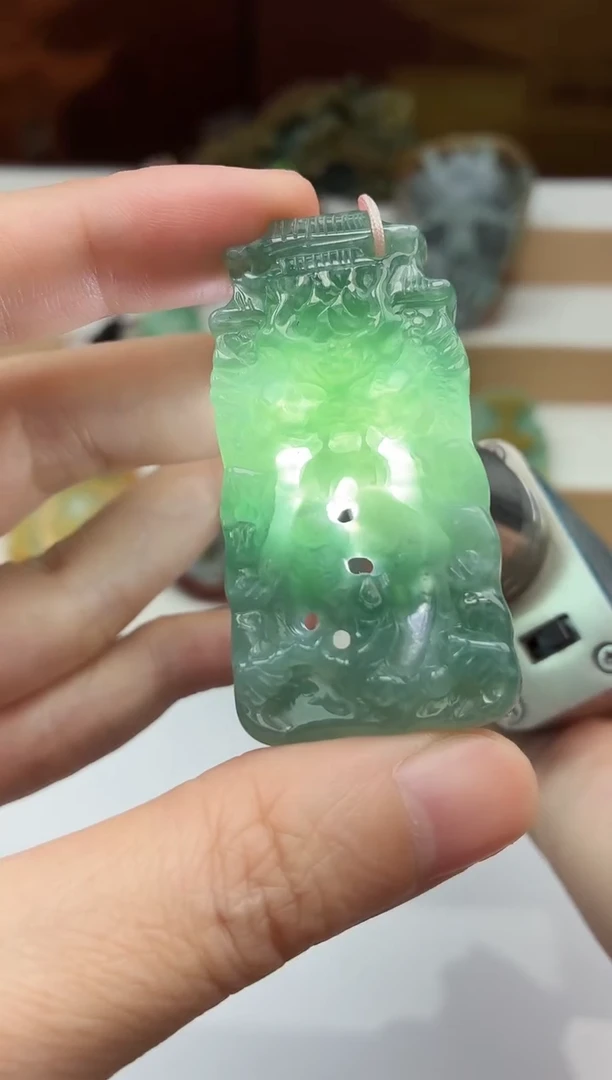 颈饰未镶嵌翡翠牌子