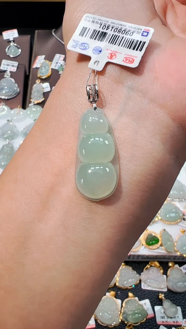翡翠18K金镶嵌吊坠(不含链)福豆1401
