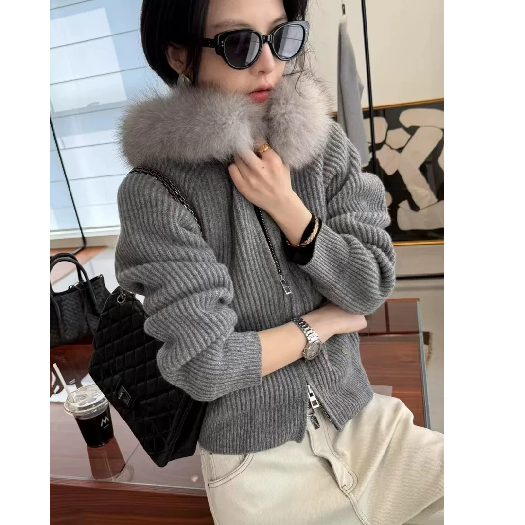 狐狸毛领细坑条开衫