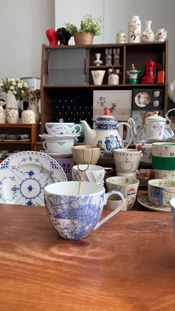 瓷【白猫花型骨瓷马克杯】【送勺】