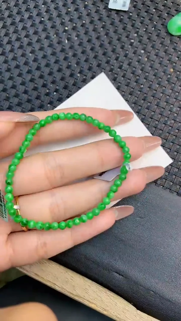 颈饰未镶嵌翡翠1