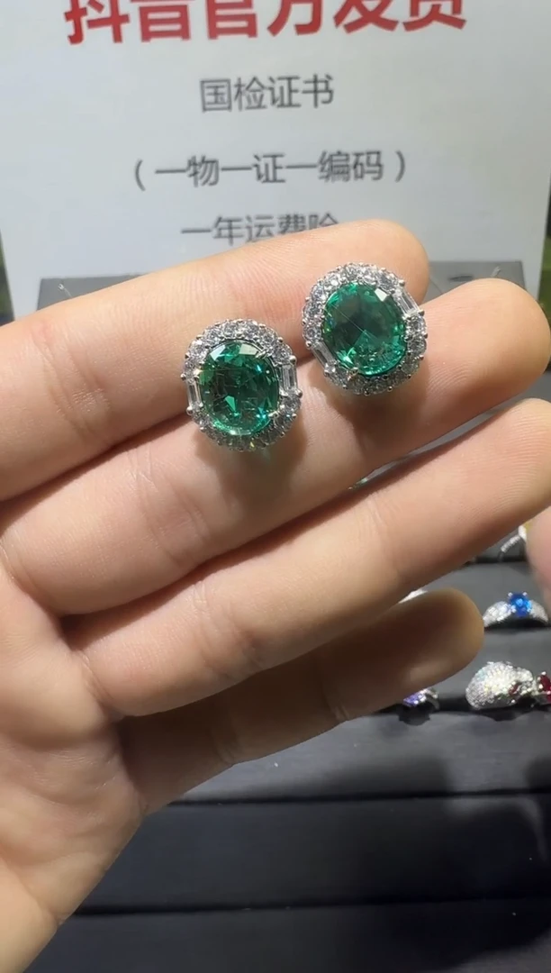 18K金镶嵌耳饰祖母绿1