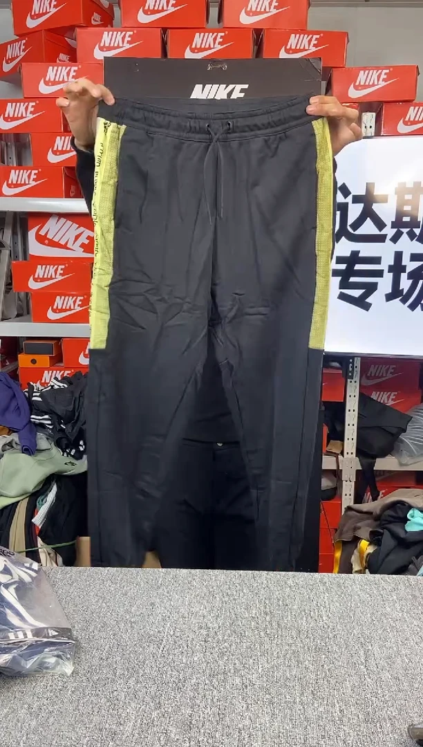 114编码 阿迪达斯长裤 全新无暇 尺码170M 直播间过款为准