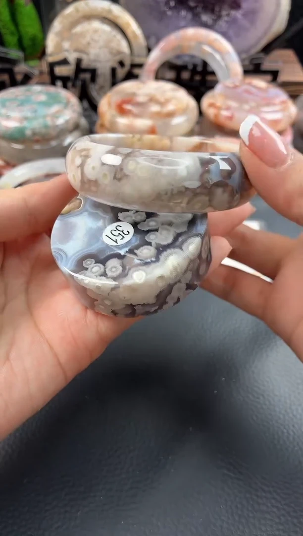 未镶嵌手镯（圆镯）石英质玉54