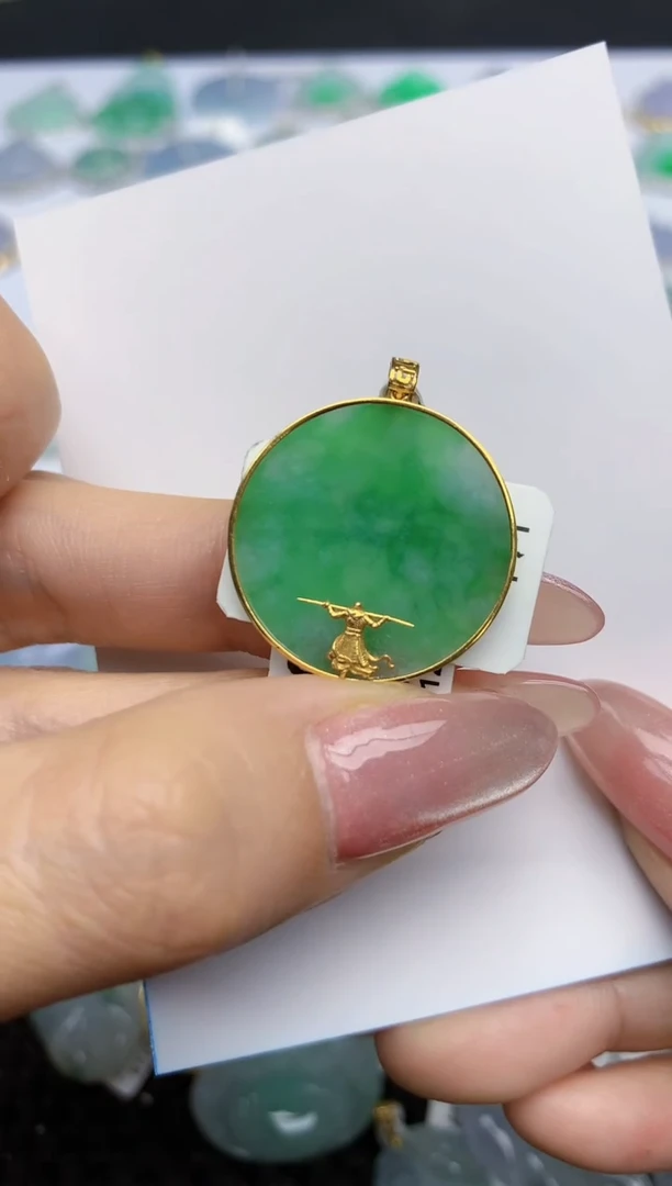 【闪购商品】翡翠挂件18K金镶嵌天然翡翠A货