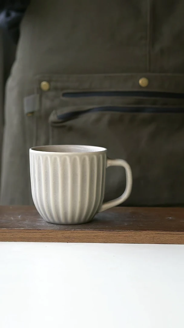 【闪购商品】陶瓷巴洛克粗条纹马克杯@4-2@