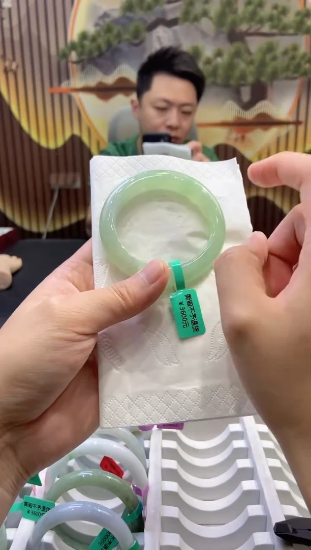 翡翠手镯未镶嵌多人03067