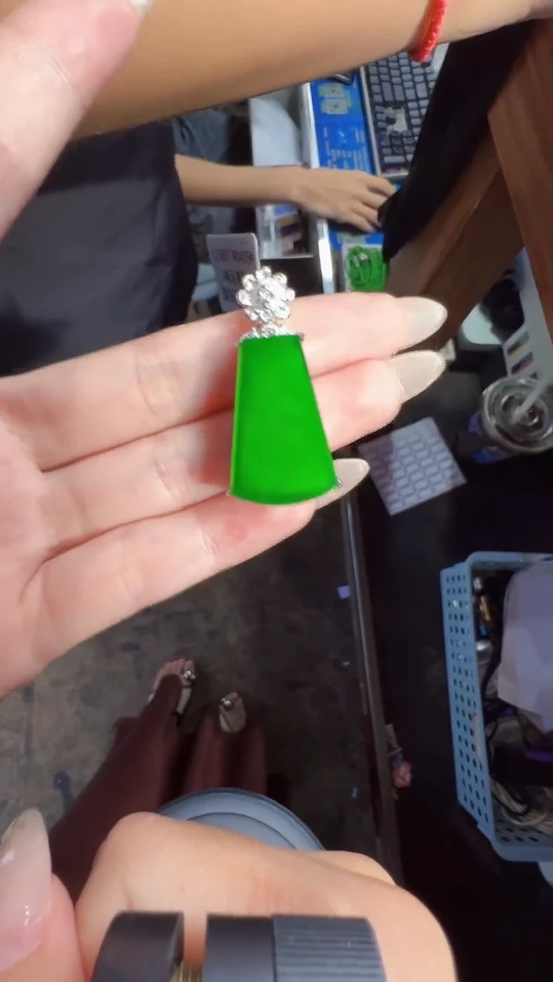未镶嵌定制翡翠翡翠A货有轻微色差属于正常现象无事牌多样性发货1