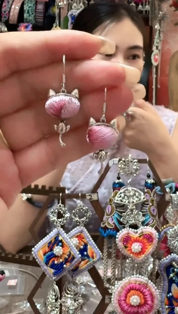 织绣云织谣民族风精美饰品 200