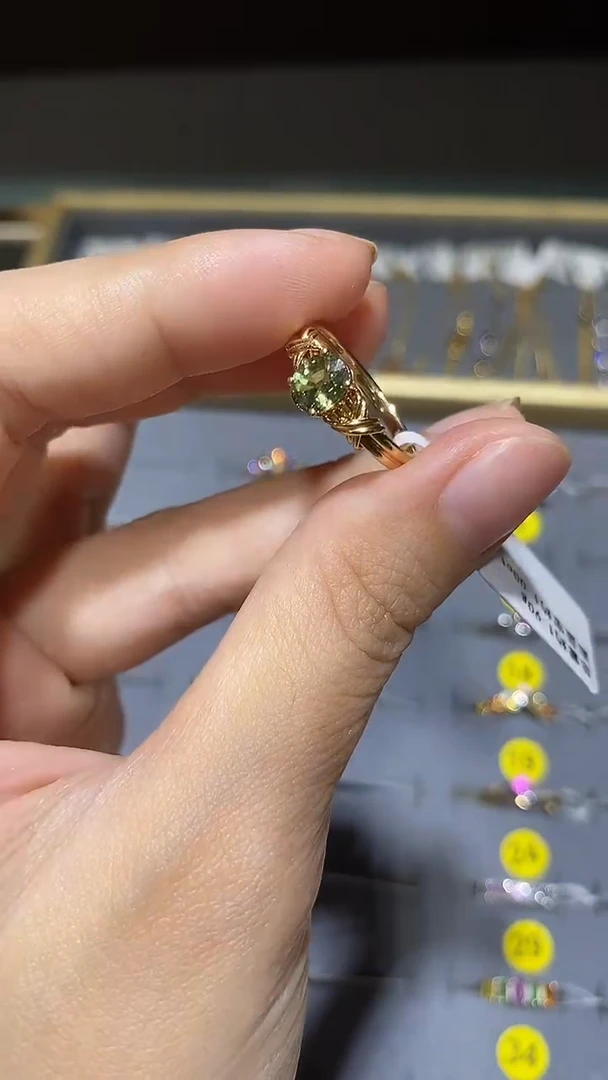戒指蓝宝石18K金镶嵌