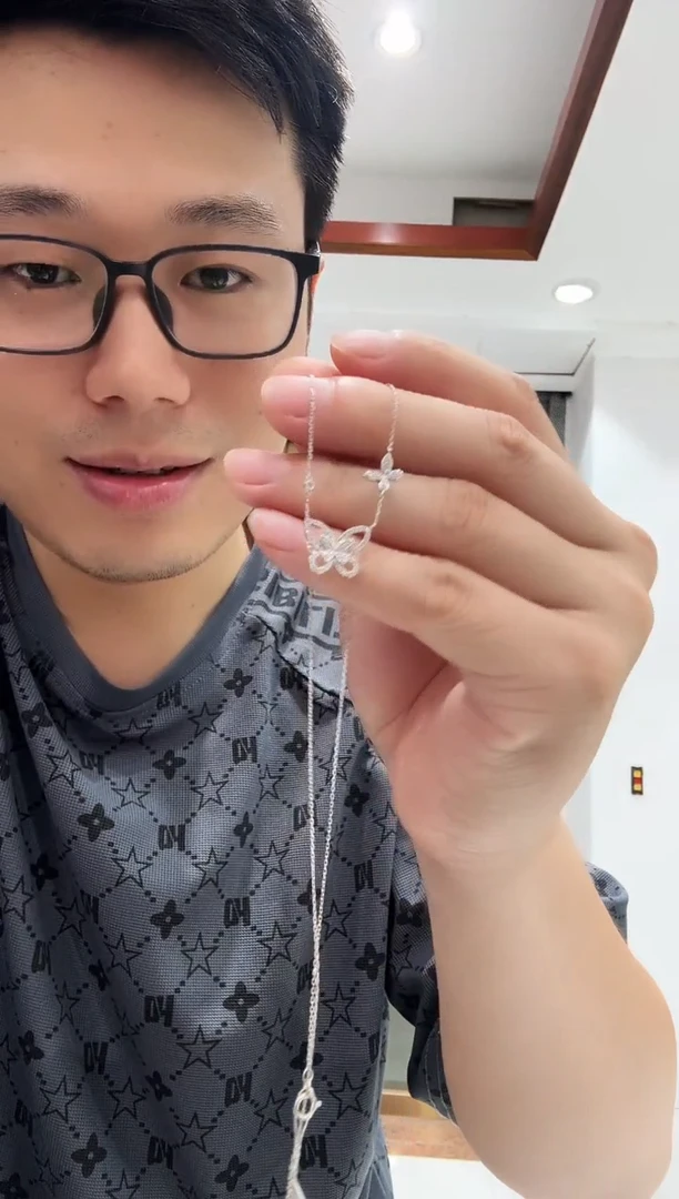 套链铂Pt950镶嵌钻石双蝴蝶套链BG