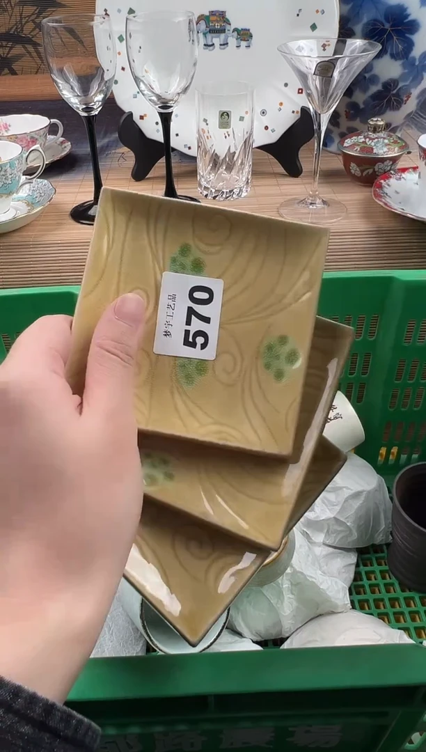 瓷片一*瓷片     570