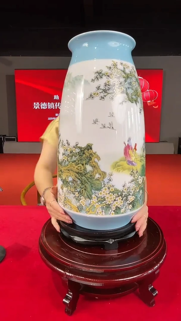 陶瓷摆件和靖咏梅大师尊