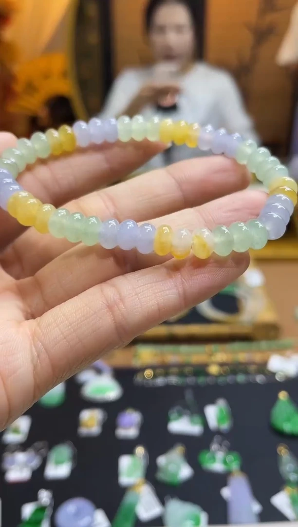 颈饰未镶嵌翡翠手串