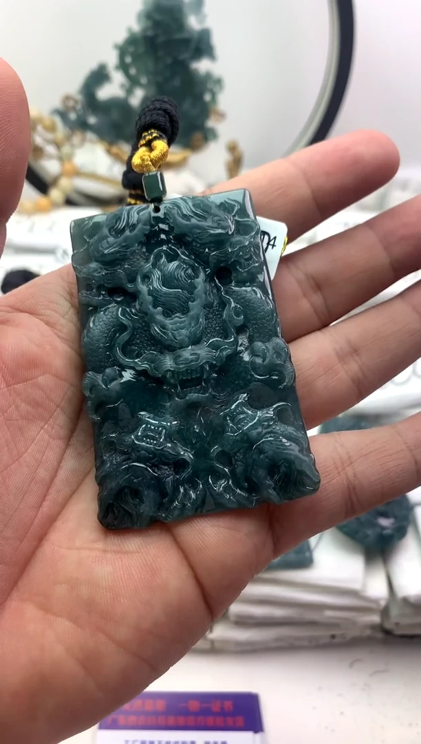 翡翠未镶嵌颈饰.*狼九龙