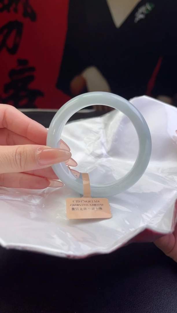 【闪购商品】翡翠手镯未镶嵌29翡翠手镯(微瑕）