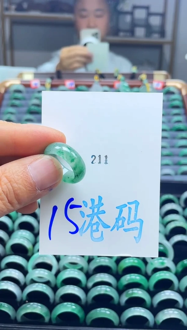 未镶嵌戒圈石英质玉非洲翠