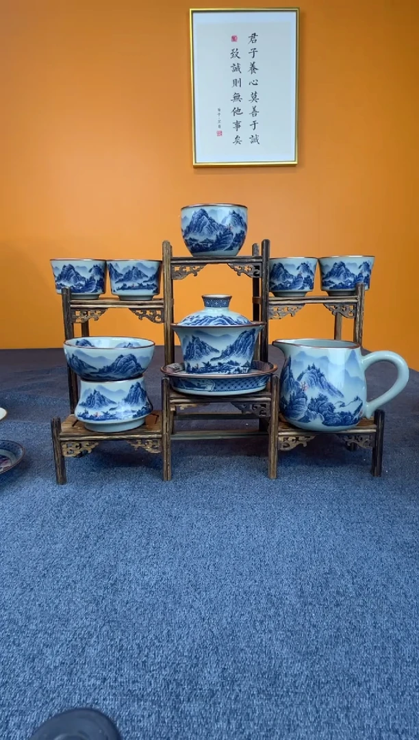 青****4釉里红八件套+礼盒