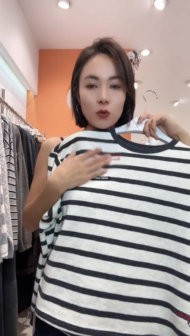 黑白横条纹卫衣8113