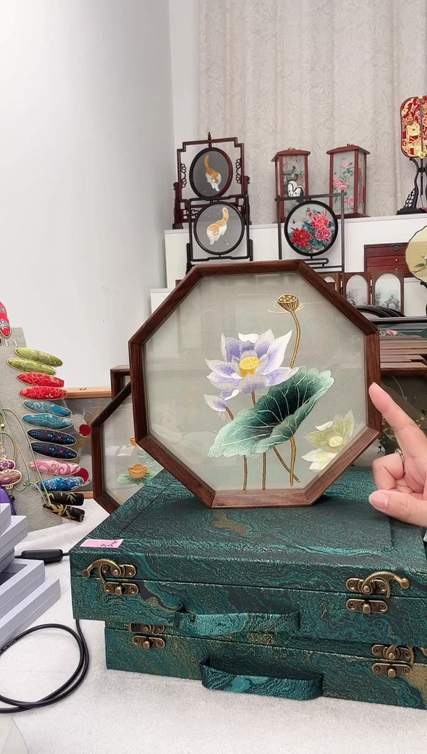 扇子苏绣作品手工摆台