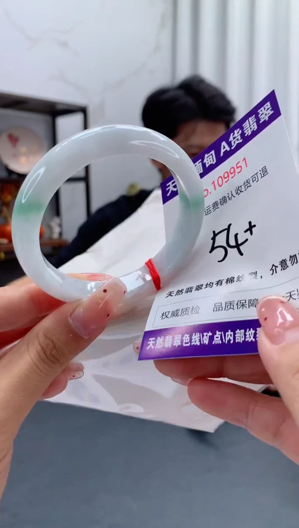 未镶嵌手镯翡翠有纹，完美者勿拍