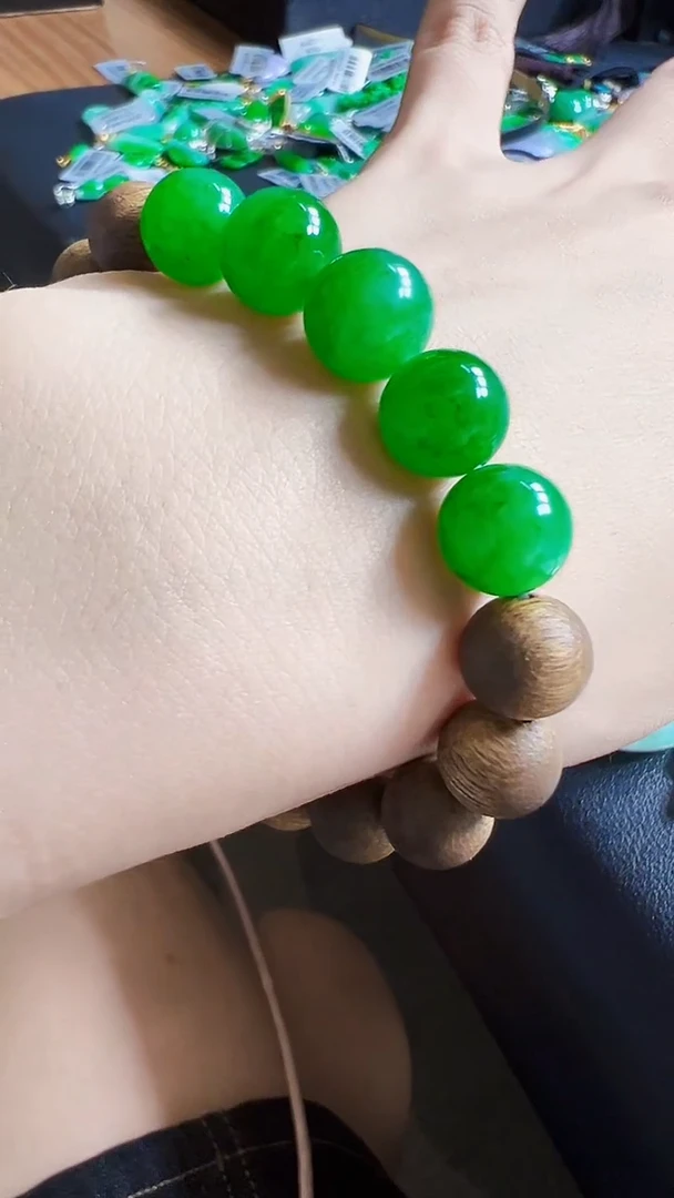 颈饰18K金镶嵌翡翠劉*xSC