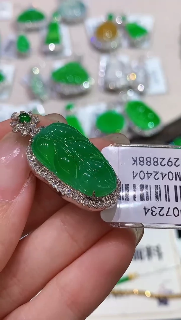 吊坠(不含链)18K金镶嵌翡翠心**贝SY多样性发其一