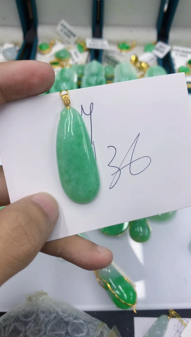 颈饰18K金镶嵌翡翠琴**欢1111111111
