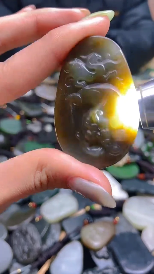 颈饰未镶嵌和田玉1